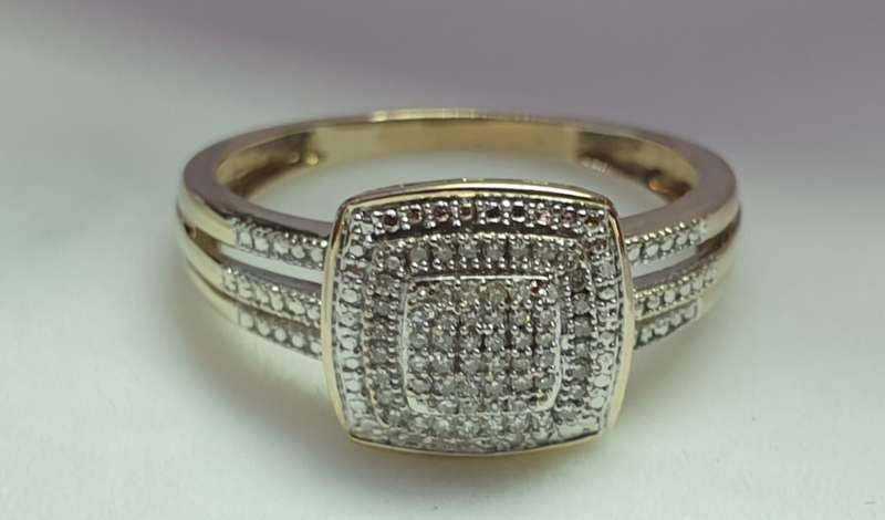 9ct Yellow Gold Diamond Ring