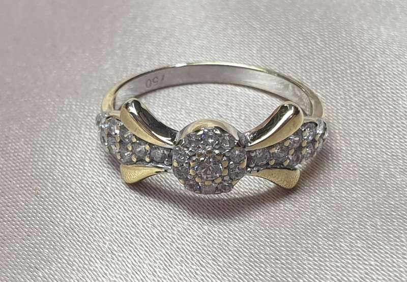 18 ct Yellow Gold Diamond Ring
