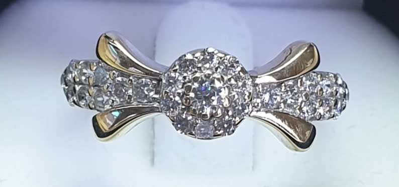 18 ct Yellow Gold Diamond Ring
