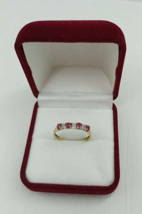 9ct YELLOW GOLD DIAMOND & RUBY RING