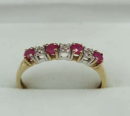 9ct YELLOW GOLD DIAMOND & RUBY RING