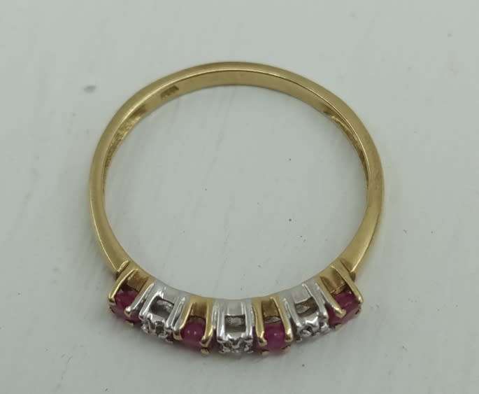 9ct YELLOW GOLD DIAMOND & RUBY RING