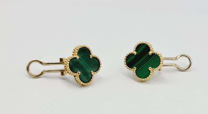 18 ct yellow gold earrings