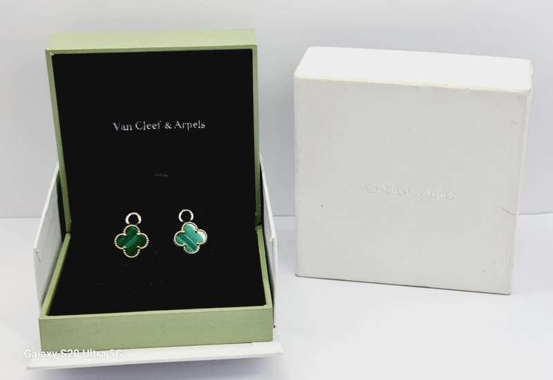 18 ct yellow gold earrings