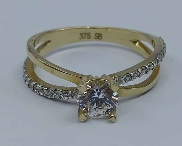 9ct YELLOW GOLD RING
