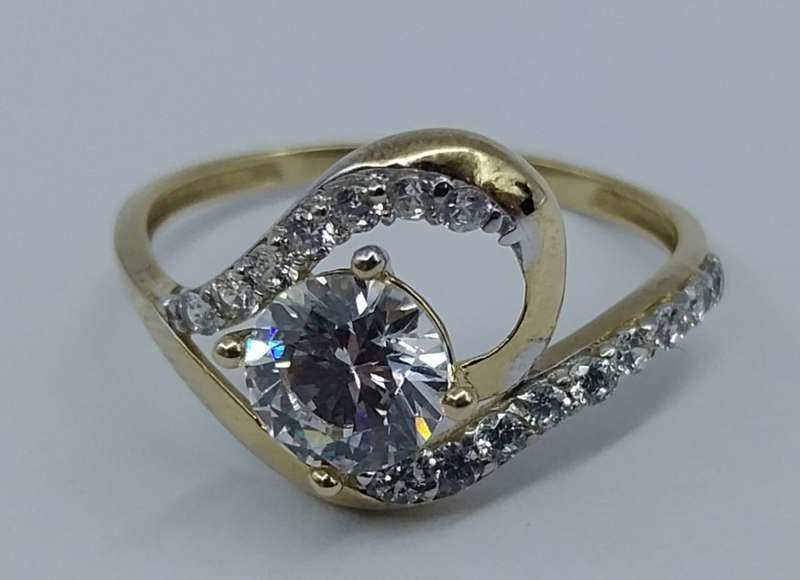 9ct YELLOW GOLD RING