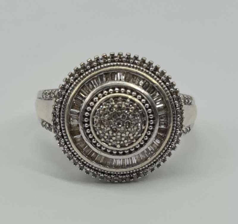 9ct WHITE GOLD DIAMOND RING