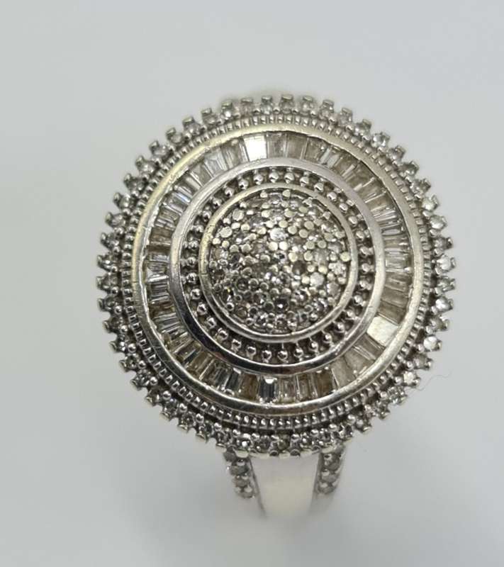 9ct WHITE GOLD DIAMOND RING