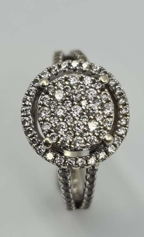 9ct WHITE GOLD DIAMOND RING