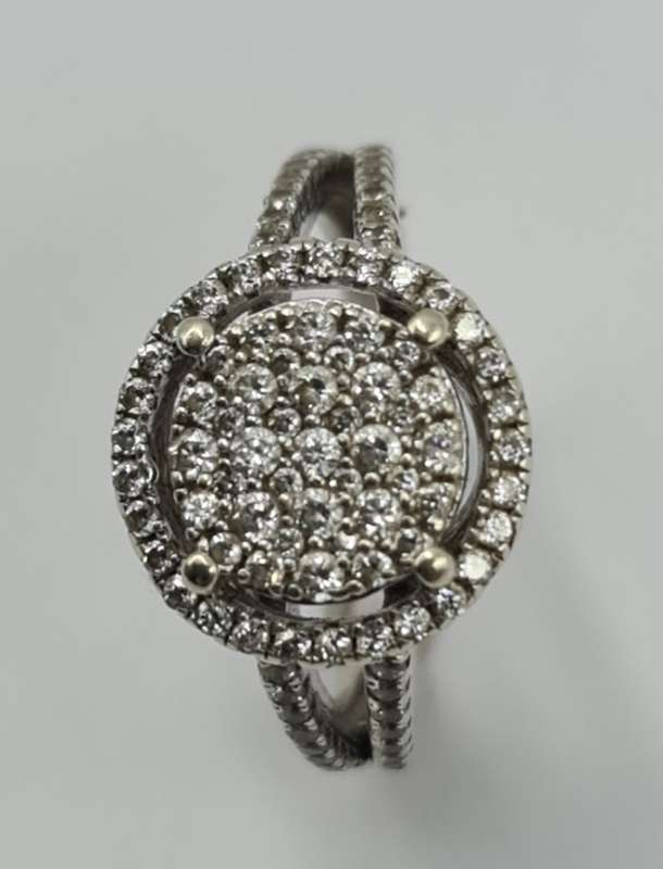 9ct WHITE GOLD DIAMOND RING