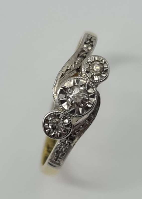 18ct WHITE GOLD and YELLOW GOLD DIAMOND RING