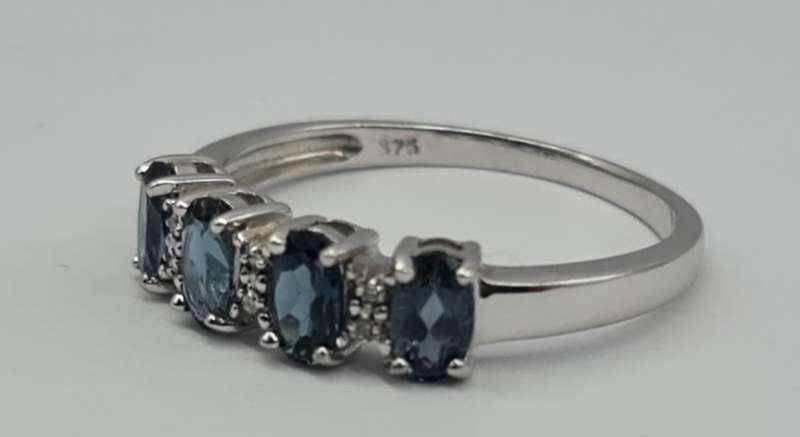 9ct WHITE GOLD RING