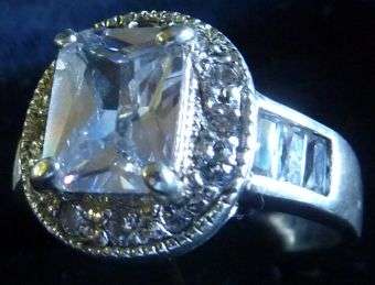 STUNNING SOLID SILVER LADIES ZIRCONIA DRESS RING.
