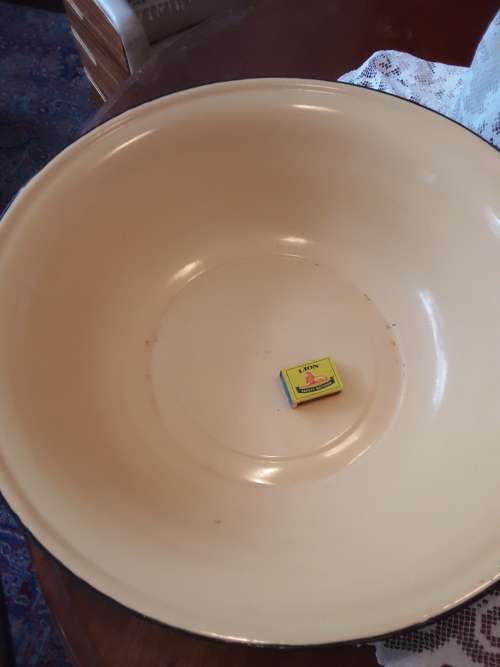nice EXTRA- Large ENAMEL BASIN!!