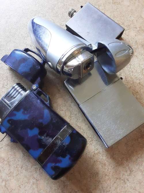 6 PIPES~STAND and job lot Vintage lighters(Not tested!) -ALL for 1 Bid!!