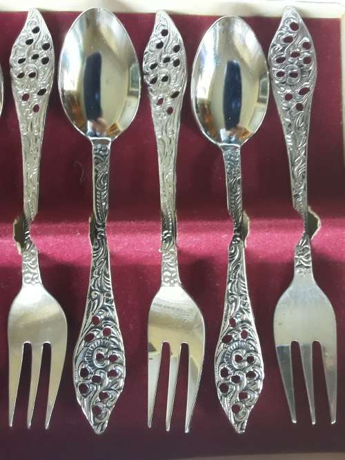 FABULOUS!! *Dutch set of 6 teaspoons & 6 cakeforks* ELWEZETTA!