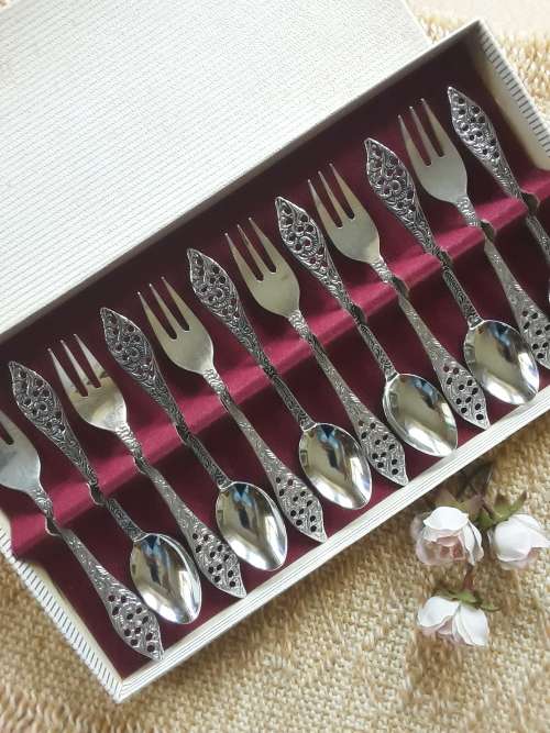 FABULOUS!! *Dutch set of 6 teaspoons & 6 cakeforks* ELWEZETTA!