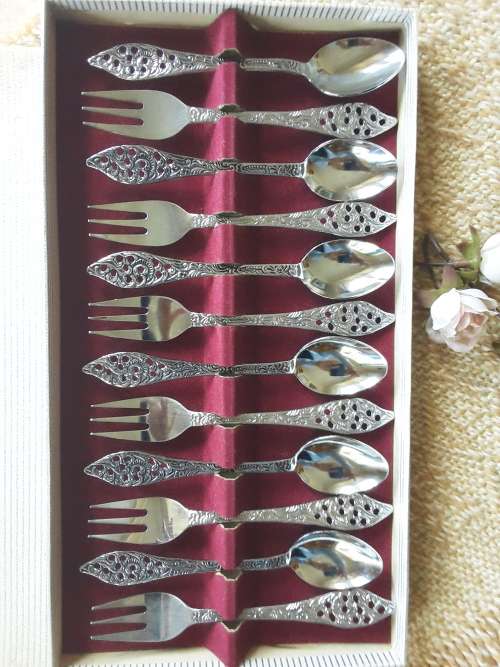 FABULOUS!! *Dutch set of 6 teaspoons & 6 cakeforks* ELWEZETTA!