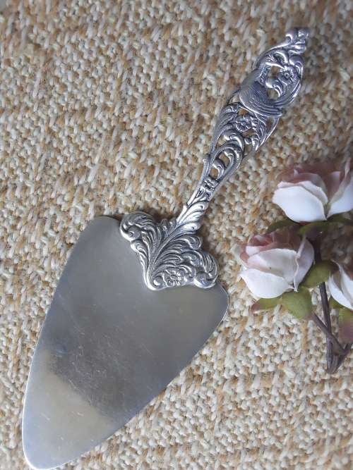 Dutch GERO*Cake lifter + boxed ELWEZETTA*Teaspoons! One Bid!!