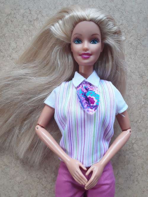 BARBIE!! *Gorgeous vintage Barbie* 1998 Mattel ~ with accessories!! 1 Bid!!