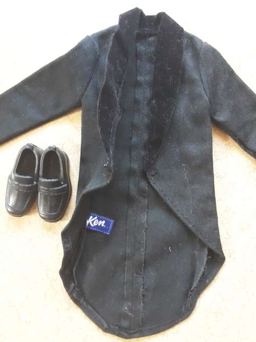 HANDSOME!! Scarce! Vintage KEN doll With hair!! (circa 1997) + extra ~1 Bid!!