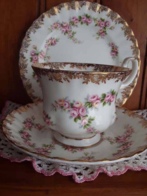 EXQUISITE!! Royal Albert *DIMITY ROSE* Tea Trio in excellent condition!!