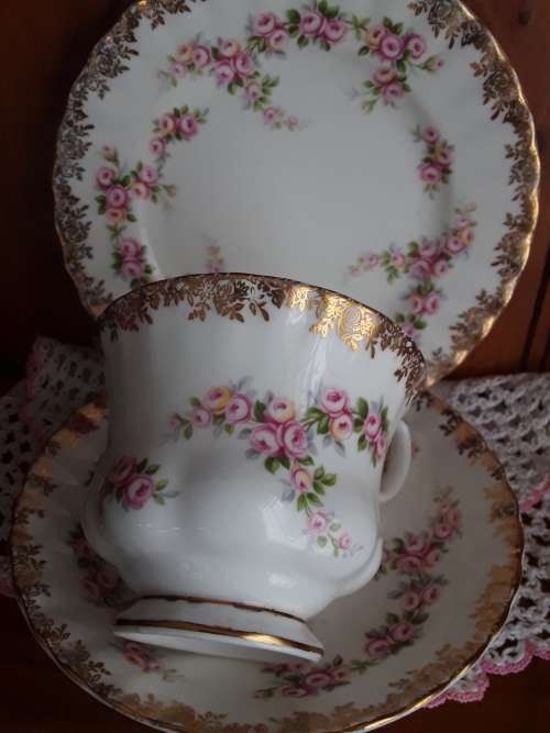 EXQUISITE!! Royal Albert *DIMITY ROSE* Tea Trio in excellent condition!!