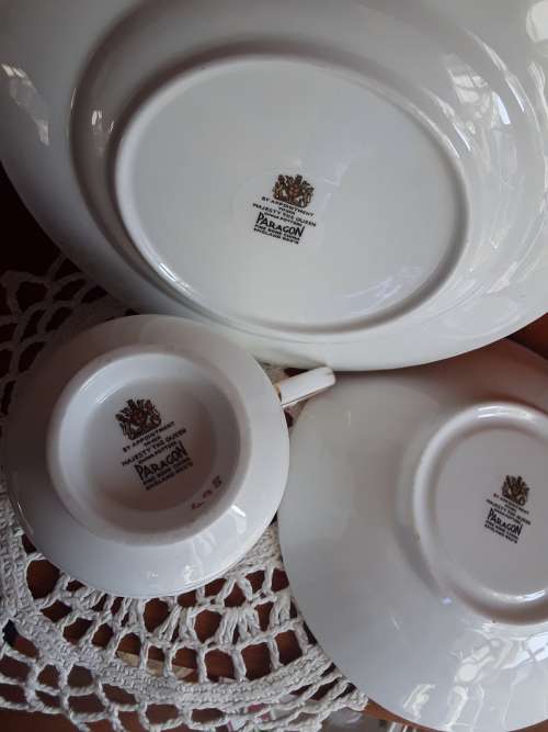 EXQUISITE!! Gold on White Tea Trio*PARAGON* England ~marked down!!