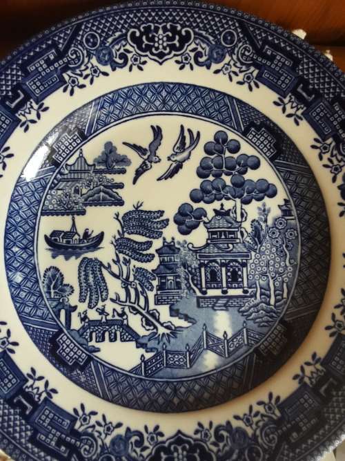 BEAUTIFUL! Blue & White *Willow Pattern* Tea Trio! (no.1)