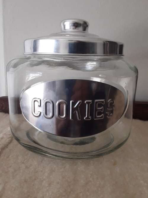 Large glass *Cookie Jar ~ Excellent condition!