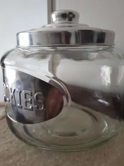 Large glass *Cookie Jar ~ Excellent condition!
