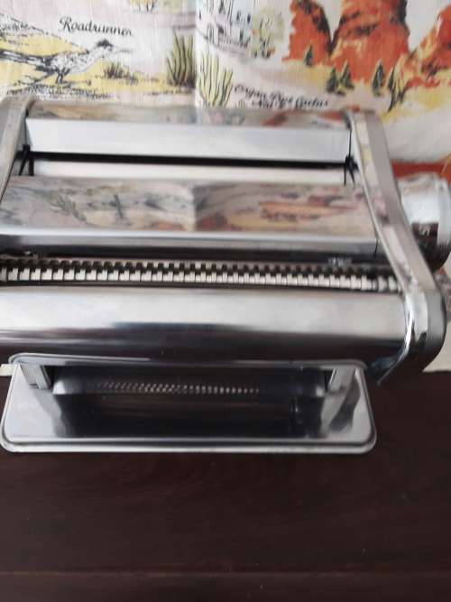 FANTASTIC!! UP for GRABS -stainless steel PASTA MAKER in EXCELLENT CONDITION!!