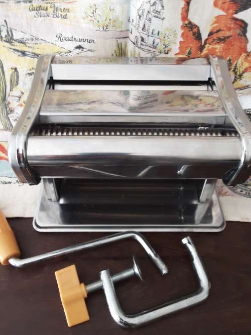 FANTASTIC!! UP for GRABS -stainless steel PASTA MAKER in EXCELLENT CONDITION!!