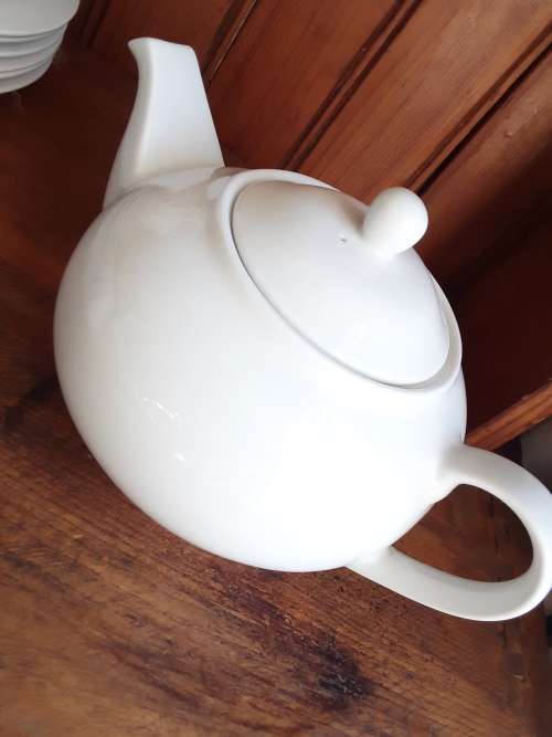 ABSOLUTELY Fantastic!! MAXWELL & WILLIAMS *White Basics* Tea Set! 1 Bid + Free sugarspoon