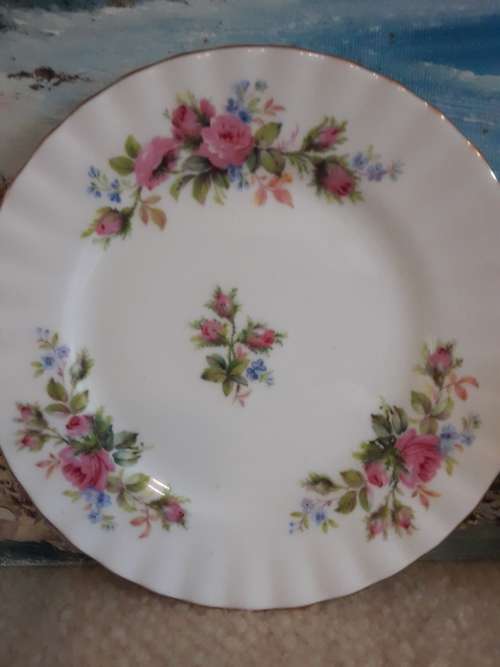BEAUTIFUL!! *Royal Albert* Moss Rose Bone china Cake sideplate!! Excellent condition!