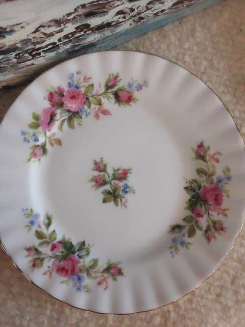 BEAUTIFUL!! *Royal Albert* Moss Rose Bone china Cake sideplate!! Excellent condition!