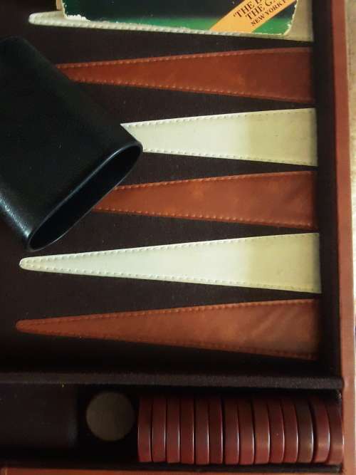 Vintage BACKGAMMON GAME complete in Original carry case!!