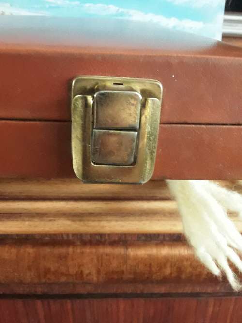 Vintage BACKGAMMON GAME complete in Original carry case!!