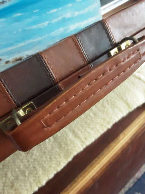 Vintage BACKGAMMON GAME complete in Original carry case!!