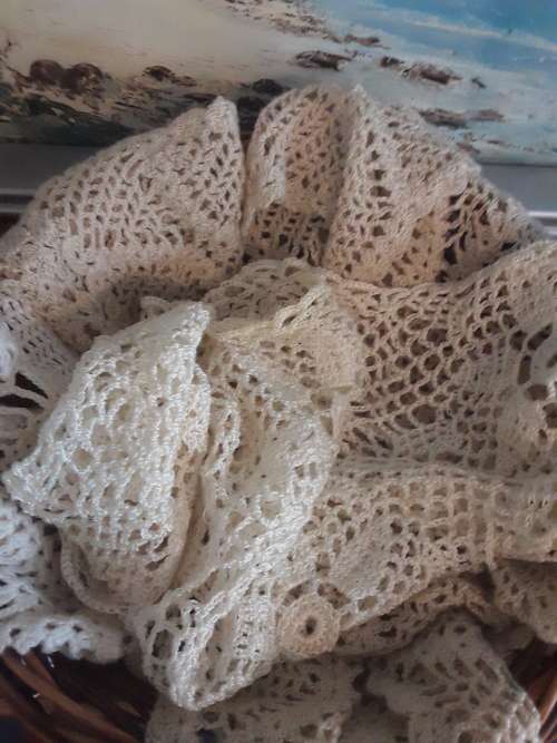 JOBLOT 2 ~ LOVELY!! 9 Vintage Beige *CROCHET* doilies! 1 Bid!!