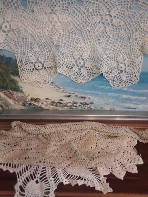 JOBLOT 2 ~ LOVELY!! 9 Vintage Beige *CROCHET* doilies! 1 Bid!!