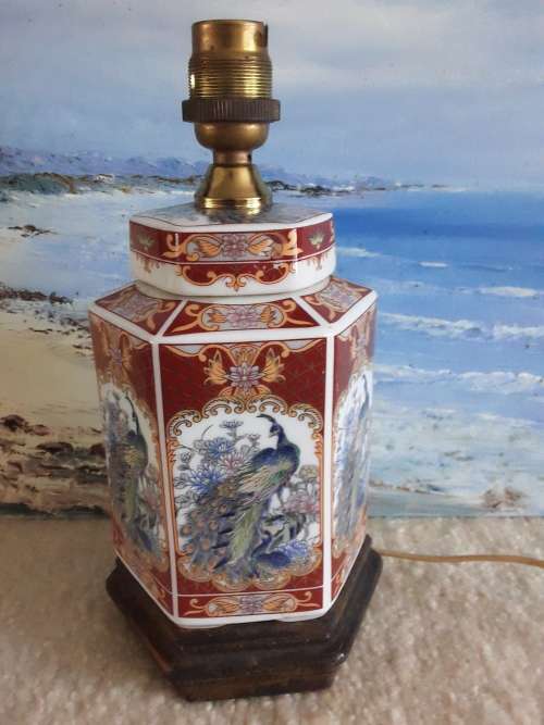 FANTASTIC!! Genuine Vintage *IMARI* Porcelain lamp ~ working!! {shade not included}