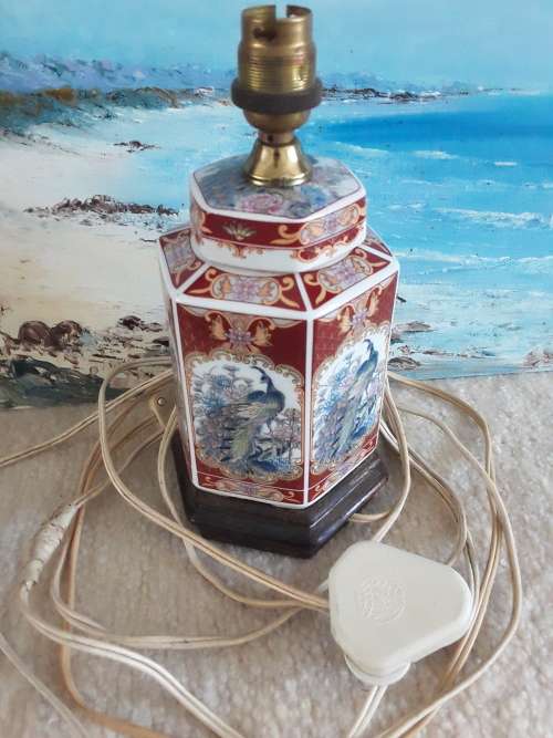 FANTASTIC!! Genuine Vintage *IMARI* Porcelain lamp ~ working!! {shade not included}