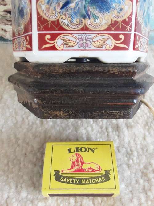 FANTASTIC!! Genuine Vintage *IMARI* Porcelain lamp ~ working!! {shade not included}