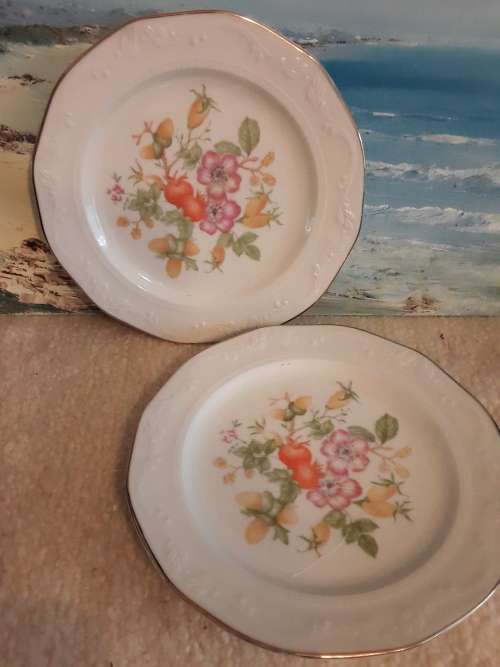 2 Prestigious Vintage *HUGENOT ROYALE* Sideplates *Excellent condition! ~ 1 Bid!!