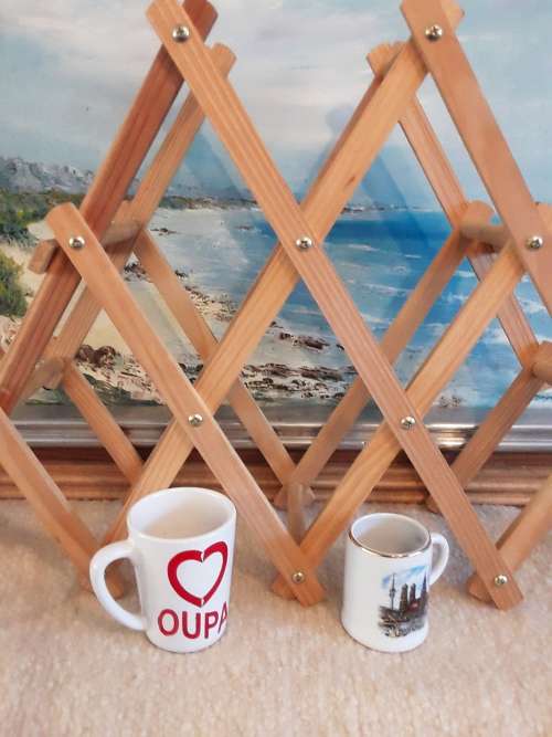 GREAT!! Wooden Wine Rack +2 mini Tankards! 1 Bid for all!!