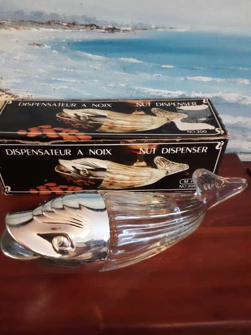 FAB! Vintage fish shaped *NUT DISPENSER* Excellent condition!