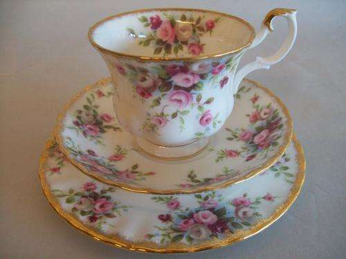 GORGEOUS *ROYAL ALBERT* TEA TRIO in EXCELLENT condition! - hard to find**Cottage Garden**design