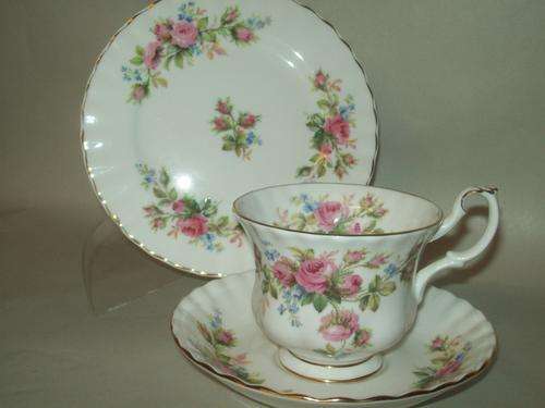 STUNNING **ROYAL ALBERT** MOSS ROSE** TEA TRIO in EXCELLENT CONDITION!!!