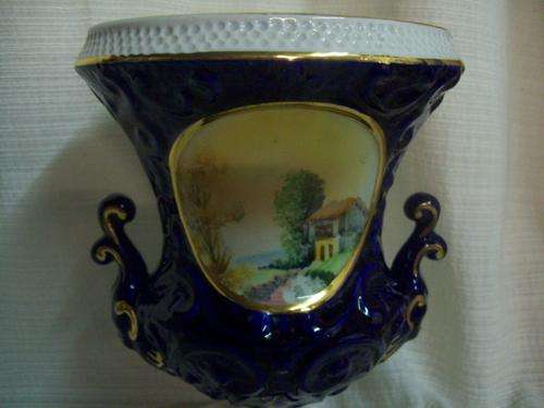 GORGEOUS!! SUMPTUOUS-LOOKING VASE in NAVY with GOLD DETAIL!! EXCELLENT CONDITION! Made in PORTUGAL